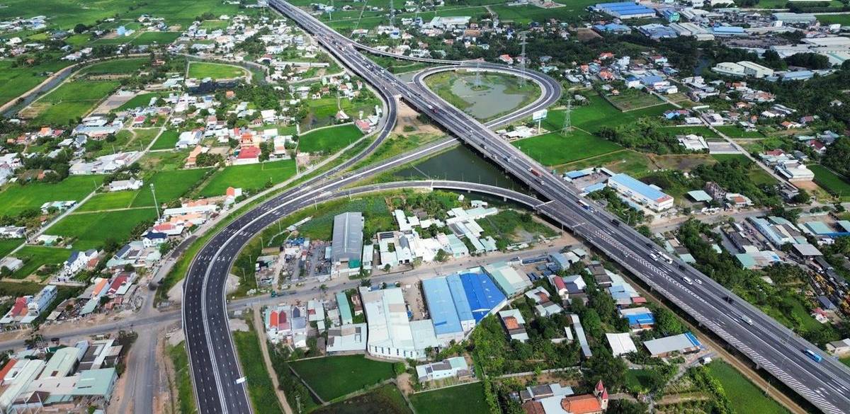 image-hoc-mon-vi-sao-vinhomes-chon-mat-gui-vang-thay-vi-cu-chi-binh-chanh-1-1